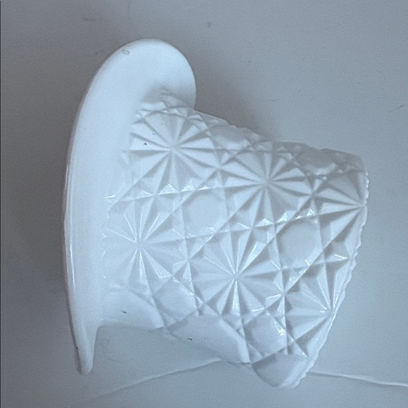 Vintage Fenton milk glass top hat “daisy and button” pattern - Picture 7 of 13